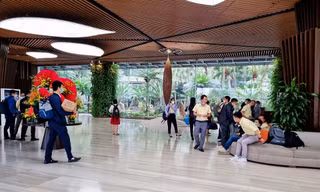 Người Hà Nội đổ xô đi du lịch cuối tuần, các khu nghỉ gần kín khách