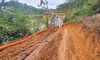 Ngang nhiên xẻ đồi, mở đường trong khu du lịch quốc gia hồ Tuyền Lâm