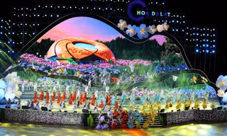 Biển người tham dự lễ khai mạc Festival hoa Đà Lạt