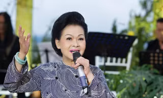 Ca sỹ Khánh Ly hát ‘Gia tài của mẹ’, đơn vị tổ chức show bị cảnh cáo