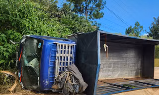Xe tải tông liên tiếp vào mô tô và ô tô ở TP Đà Lạt, 2 thanh niên tử vong 