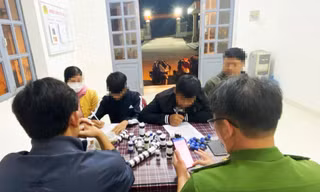 Phát hiện 2 học sinh lớp 9 chế tạo pháo, rao bán trên mạng 