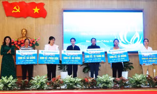 Trao nhiều mái ấm tình thương và sinh kế cho phụ nữ nghèo Bảo Lộc