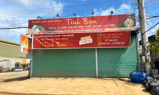 Nửa đêm xông vào phòng ngủ đâm chết tình địch vì ghen tuông