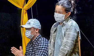 Khởi tố hai bị can trong vụ gửi con chữa bệnh, nhận về hũ tro cốt