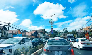 Du khách nườm nượp du xuân, Đà Lạt ùn ứ ở nhiều tuyến đường