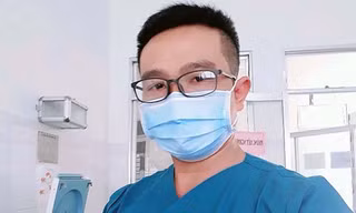 Bác sĩ Touneh Định trong khu điều trị F0