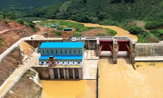 Chủ nhà máy thủy điện bị xử phạt vì chiếm dụng đất công 