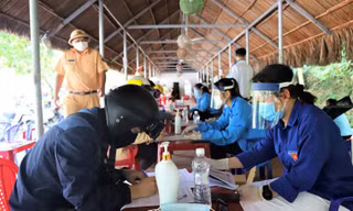 Vào vùng dịch COVID-19