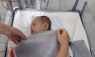 Bé gái sơ sinh bị ‘cha dượng’ bạo hành dã man được xuất viện 