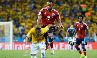  Zuniga rất lấy làm tiếc vì khiến Neymar nghỉ hết World Cup