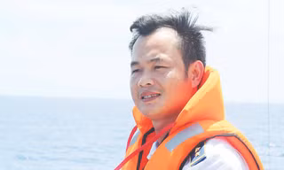 Chỉ huy về máy móc của tàu CSB 4033 Nguyễn Văn Dũng. Ảnh: Trần Tuấn