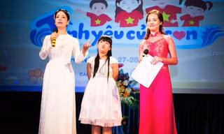 Chiều Xuân và con gái giao lưu với khán giả, chia sẻ những bí quyết bảo vệ hạnh phúc gia đình