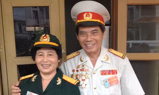 Ông Lê Kim Thơ và bà Đỗ Thị Bé gặp lại nhau sau nhiều năm xa cách. Ảnh: Trường Phong