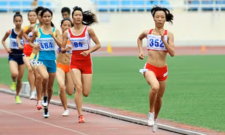 Dù thi đấu tốt tại SEA Games, VĐV Đỗ Thị Thảo vẫn chưa thể sánh ngang đàn chị Trương Thanh Hằng trên đấu trường quốc tế. ảnh: VSI