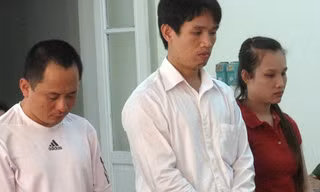 Các bị cáo trước vành móng ngựa.