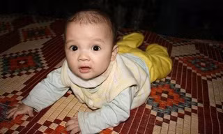 Bé Tùng Anh ở chùa Bồ Đề