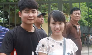 Bà bầu 8 tháng chờ từ 3h sáng mua vé xem U19 Việt Nam