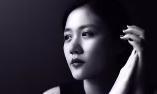 Văn Mai Hương cuốn hút trong loạt ảnh đen trắng 