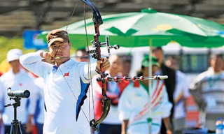 Cung thủ Nguyễn Tiến Cương giành HCV SEA Games 27. ảnh: VSI 