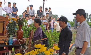 Gia đình làm lễ cầu siêu cho nạn nhân Lê Thị Thanh Huyền.