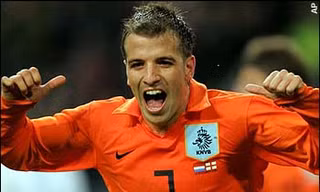 Van der Vaart mất cơ hội dự World Cup năm nay
