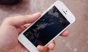 Đánh rơi iPhone 6 ngay khi mở hộp vì phấn khích