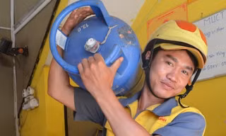 Giá gas bán lẻ tháng 8 giảm nhẹ 