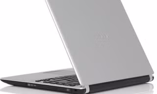 Mua laptop core i3, tặng điện thoại
