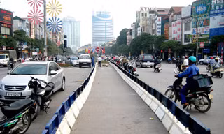 Dải phân cách cứng - công hay tội?