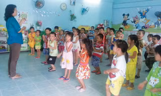 Học sinh mẫu giáo lớp lá của huyện Bình Chánh (TP.HCM) chuẩn bị vào lớp 1. Ảnh: Bích Thanh 