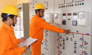 EVN SPC ráo riết thực hiện các giải pháp nhằm tối ưu hoá chi phí sản xuất kinh doanh điện. Ảnh: Đại Dương 