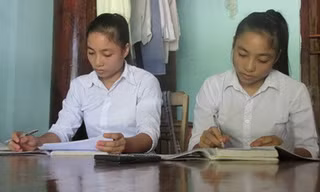 Hai chị em song sinh Phạm Thị Việt Hương (á khoa Trường ĐH Luật Hà Nội) và Phạm Thị Việt Hà (thủ khoa Học viện Hành chính Quốc gia).