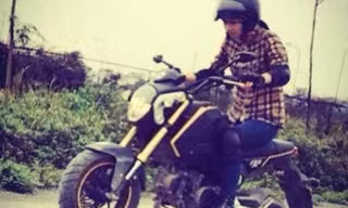 Chip Bom - nữ biker 9x đam mê biểu diễn mô tô