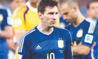 Thất bại ở trận chung kết khiến Messi chưa thể thoát khỏi cái bóng của huyền thoại Diego Maradona. Ảnh: Getty Images.