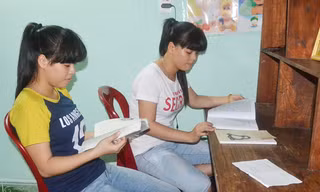 Hai chị em Thu Thảo và Cẩm Nhung. ảnh: N.C 