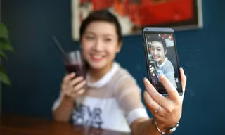 HTC Desire 816 là chiếc phablet màn hình lớn nhưng có trang bị camera tốt, nhiều tính năng.