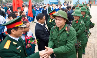 Đầu tháng 9, những tân binh vừa được tuyển chọn sẽ nhập ngũ. Ảnh: Nguyên Anh.
