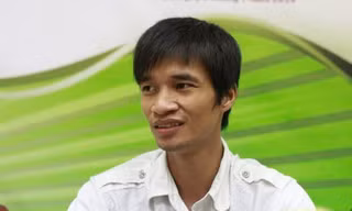 “Ca sĩ Lệ Rơi”, tức Nguyễn Đức Hậu trong buổi giao lưu trực tuyến trên một tờ báo mạng.