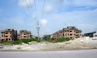 Hàng trăm biệt thự bỏ hoang ở ngoại thành Hà Nội