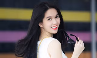 Ngọc Trinh xinh tươi dạo phố 