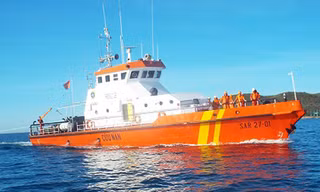 Tàu SAR27-01 neo đậu tại cầu cảng Nhatrang MRCC (TP Nha Trang) đã lên đường cứu nạn tàu cá Quảng Nam. Ảnh: Viết Hảo