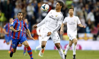 Varane quyết định gia hạn với Real Madrid