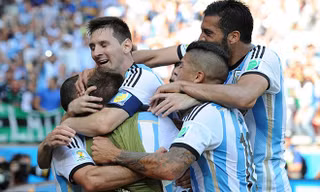 Người ta bảo 1 phút của Messi ở trận Iran là 1 phút của thiên tài, chỉ anh mới tạo ra khác biệt.