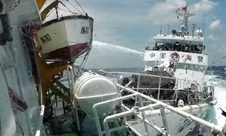 Tàu Trung Quốc đâm tàu chấp pháp Việt Nam