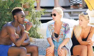 Danny Welbeck “tăm” với người đẹp Thụy Sĩ Mary Sodenbergh và cô bạn Aline