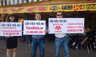 Khoa và nhóm của mình rao các tên miền với giá cả triệu đô. Ảnh: L.N