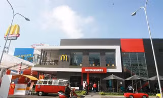 Khai trương cửa hàng Mc Donald’s đầu tiên tại Việt Nam