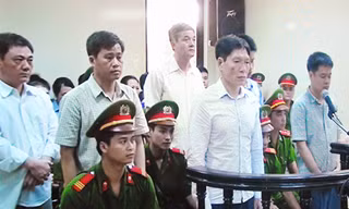  Dương Tự Trọng và các bị cáo tại tòa ngày 22/5