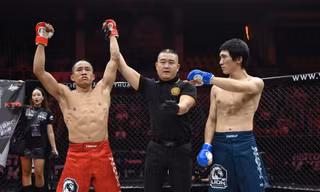 Đệ tử Johnny Trí Nguyễn hạ knock-out đối thủ trong 28 giây 